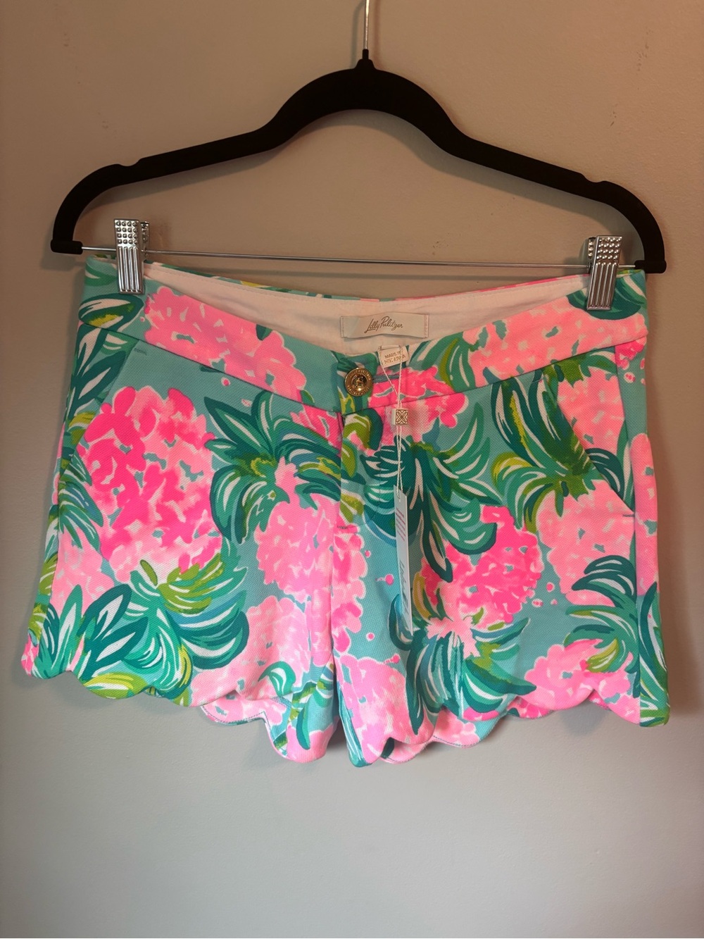Lilly Pulitzer Pineapple Shake Scalloped Shorts